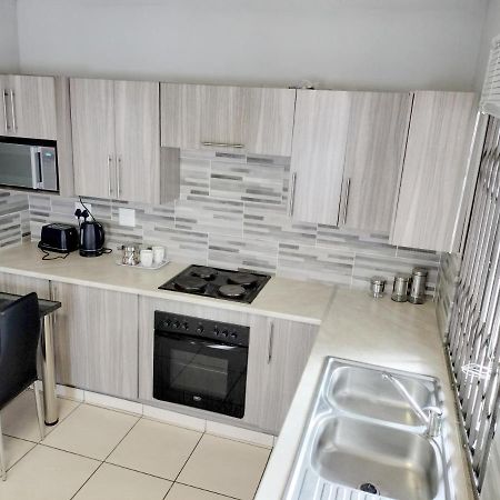 Sunrise Guesthouse Претория Экстерьер фото